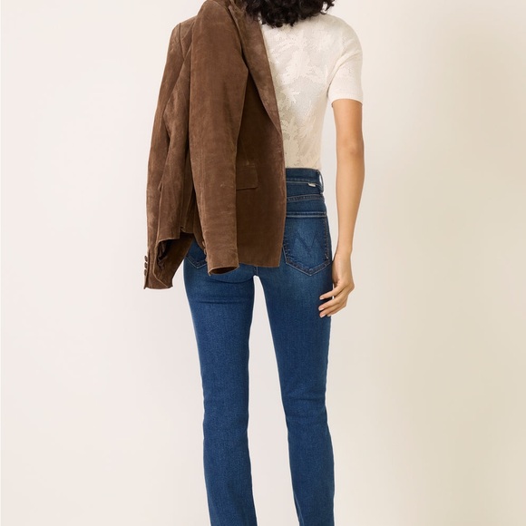 ⭐️ MOTHER High Waisted Runaway Jeans in
Start Your Engines 30 - Picture 11 of 15